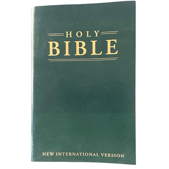 Holy Bible New International Version (NIV) Large Print - Picture 8 of 8